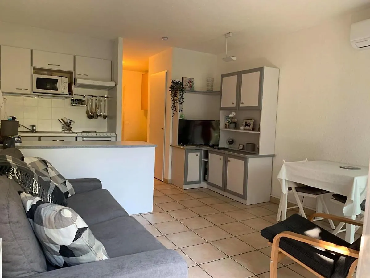 Studio Climatise 2/3 Pers, Balcon, A 50M De La Plage Et 200M Du Centre-Ville De Saint-Raphael - Fr-1-466A-49 Saint-Raphael (Var)